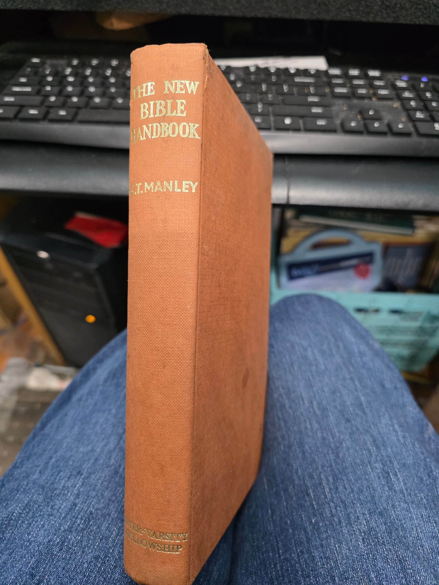 The New Bible Handbook * Editor: The Rev. G. T. Manley, M.A.- USED F/REF