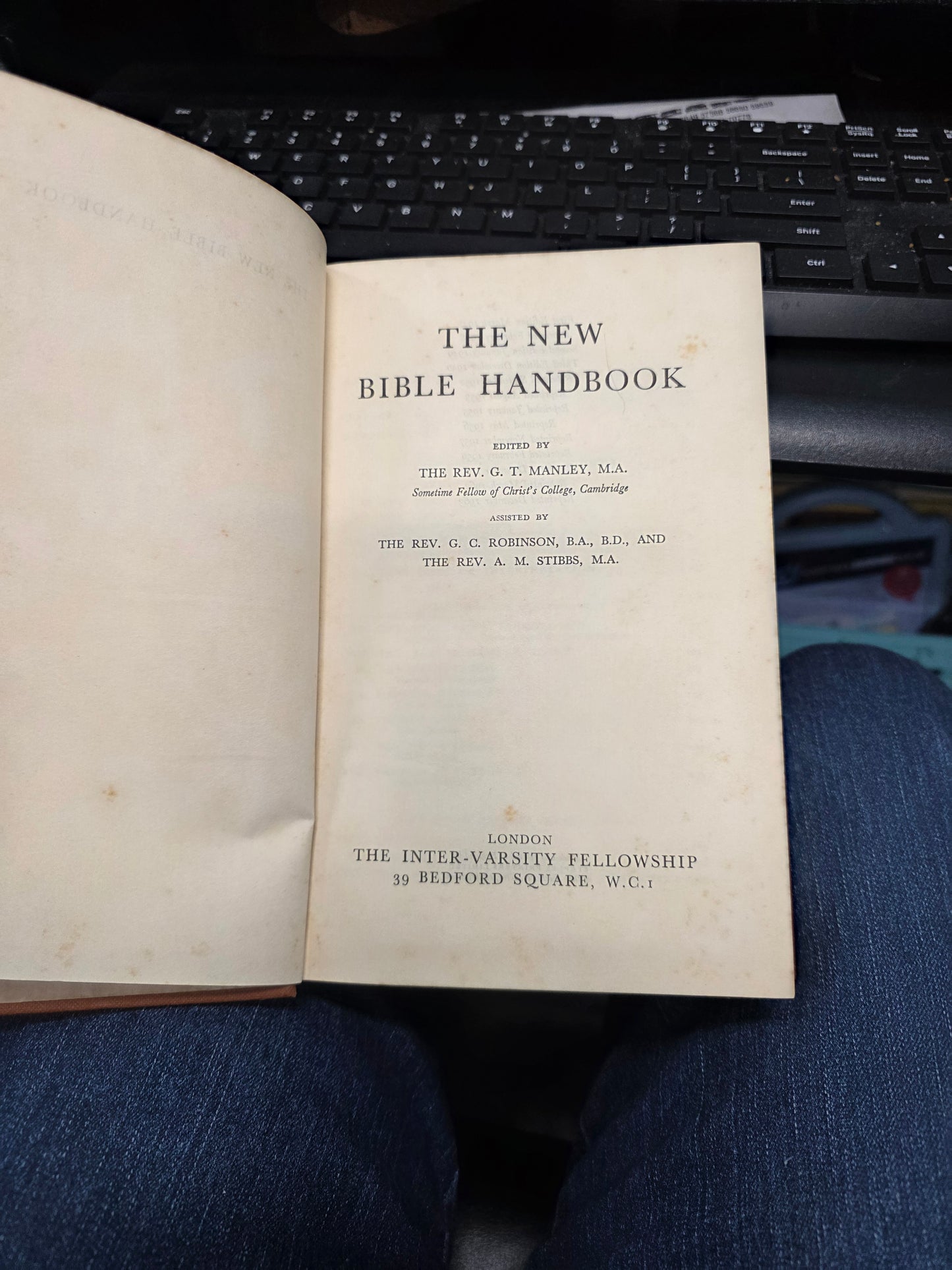 The New Bible Handbook * Editor: The Rev. G. T. Manley, M.A.- USED F/REF
