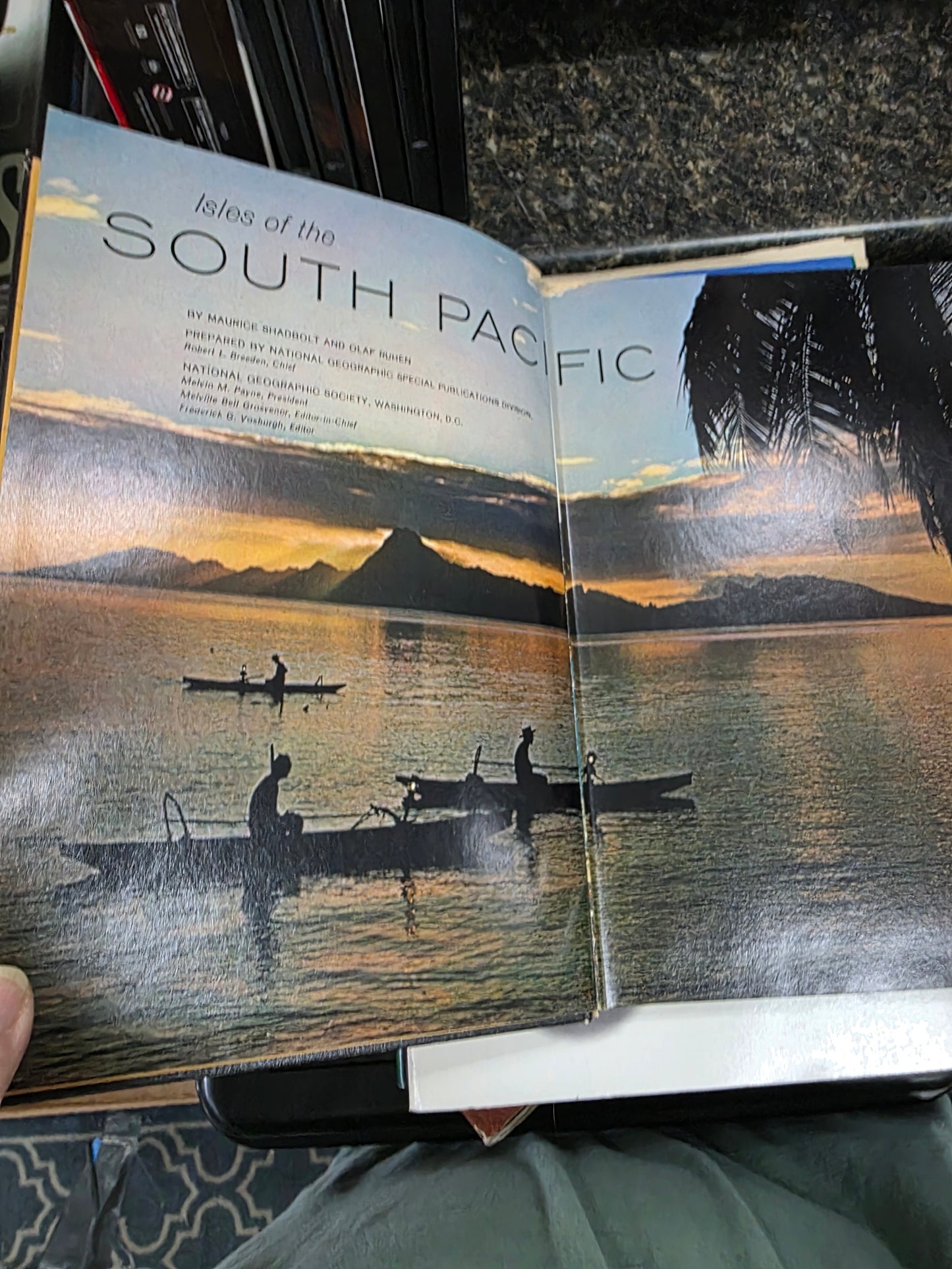 THE SOUTH PACIFIC NATIIONAL GEOGRAPHICAL SOCIETY-USED GOOD TRA