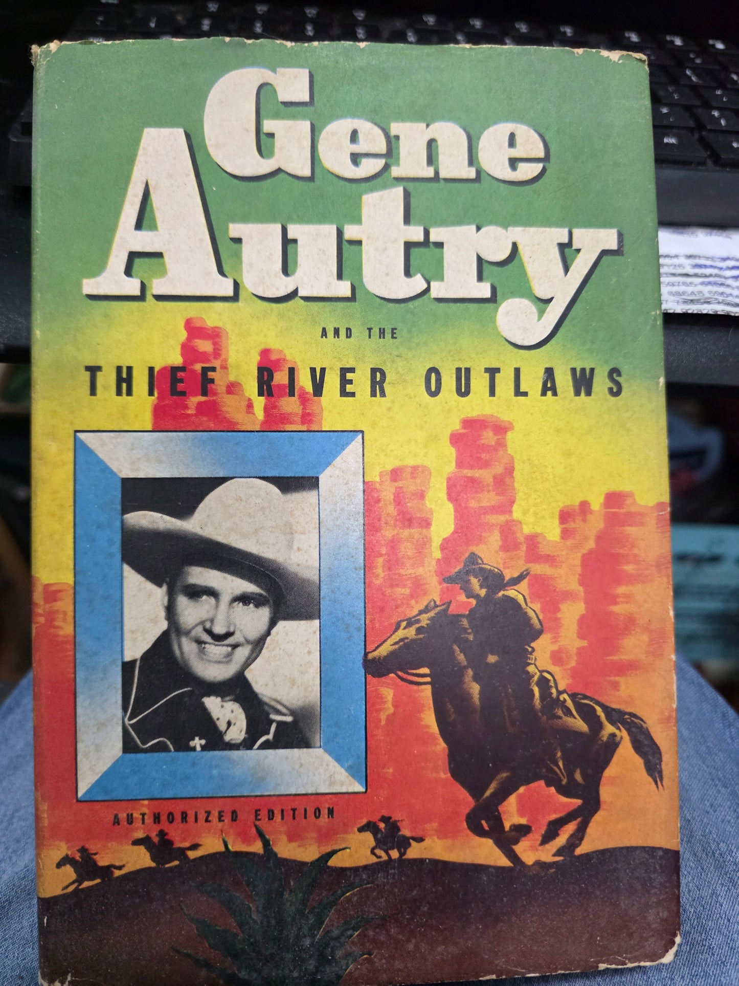 Gene Autry and the Thief River Outlaws-USED VG