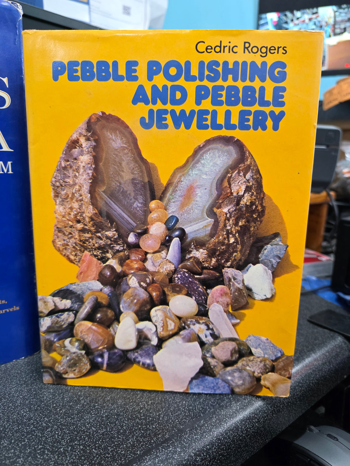 Pebble Polishing and Pebble Jewellery- USED CRA