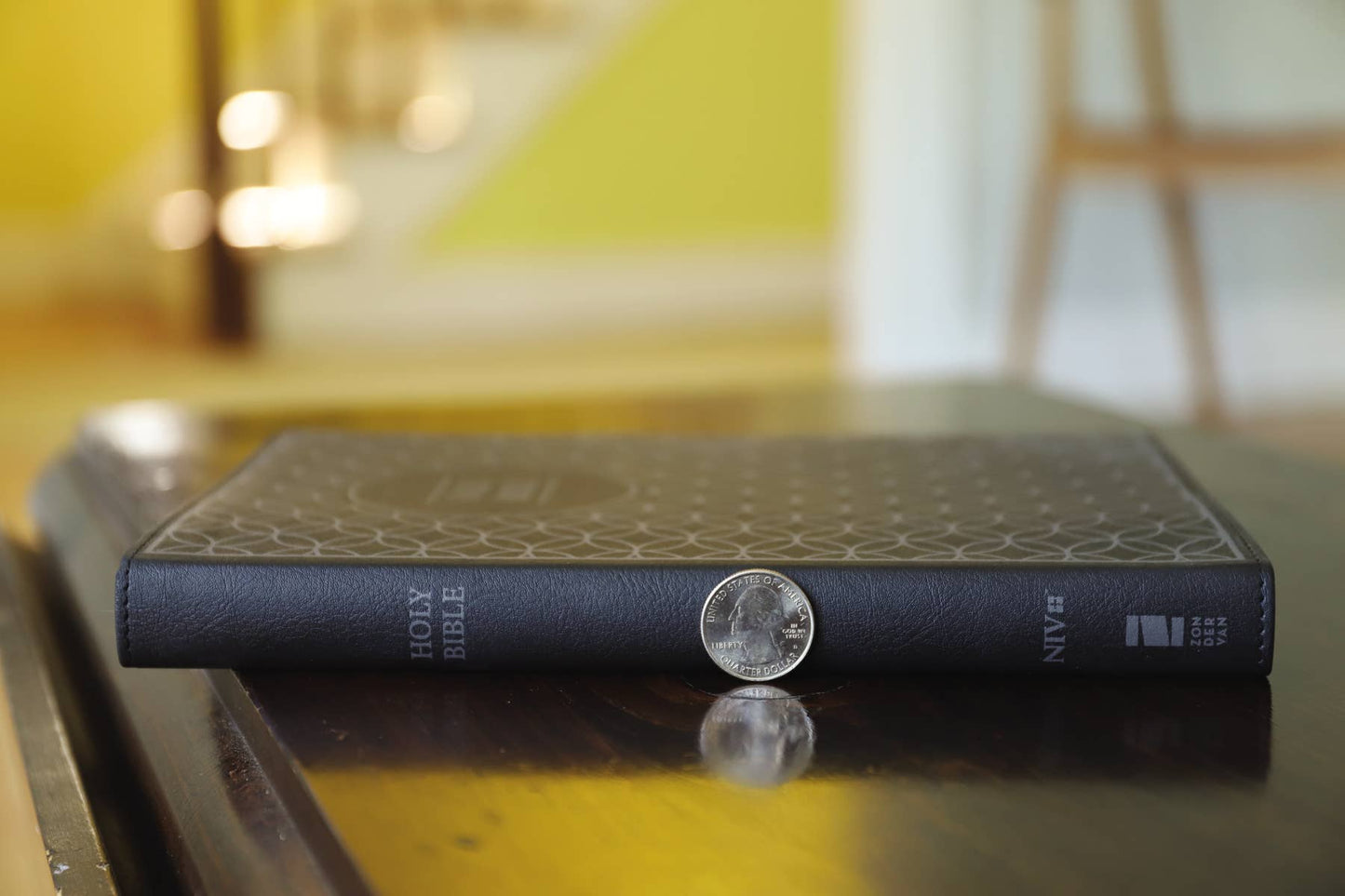 NIV Value Thinline Bible Large Print Leathersoft Gray/Black